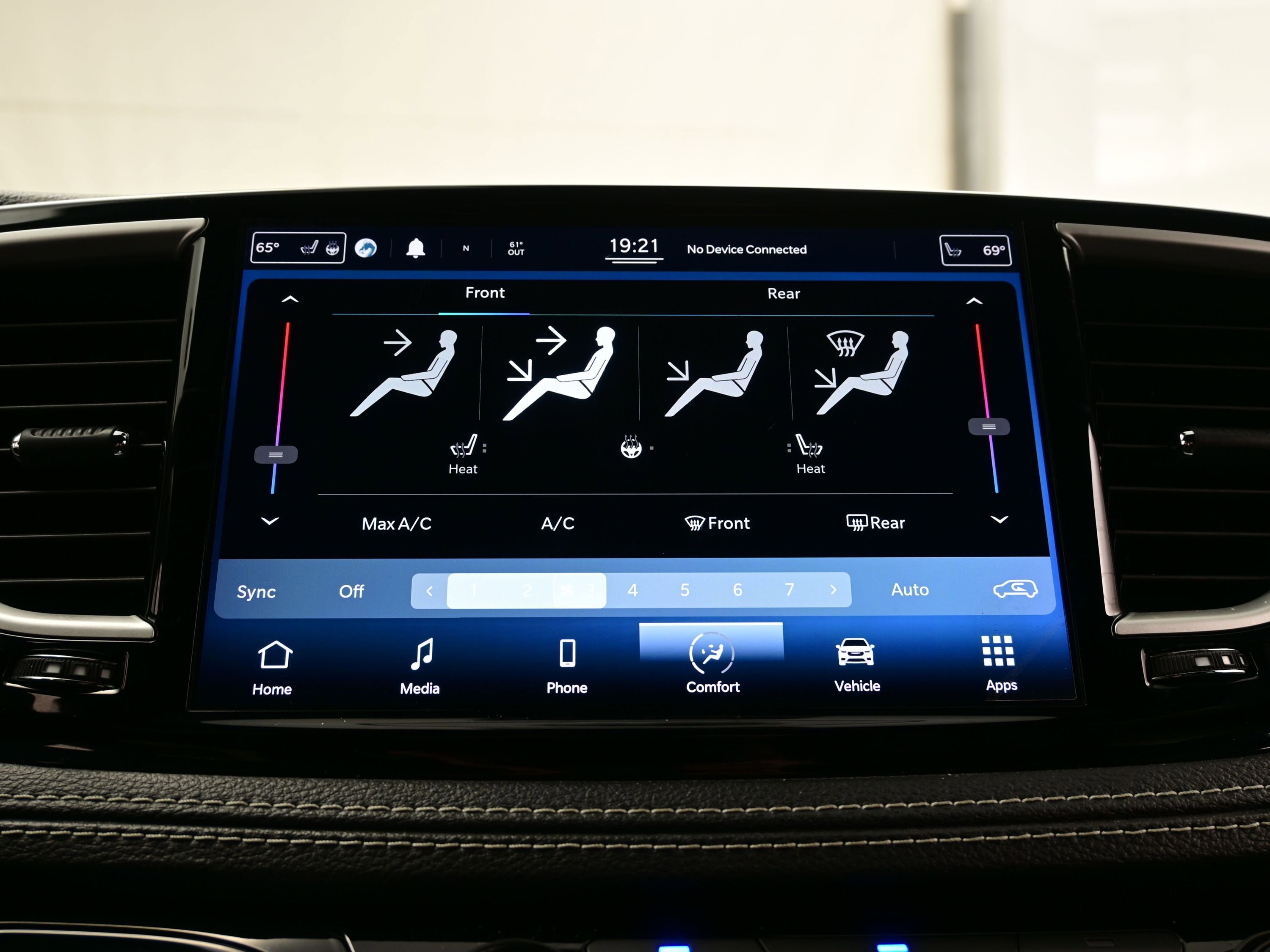 Used 2021 Chrysler Pacifica Touring w/ Uconnect Theater Family Group image 21