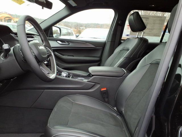 New 2025 Jeep Grand Cherokee Altitude image 7