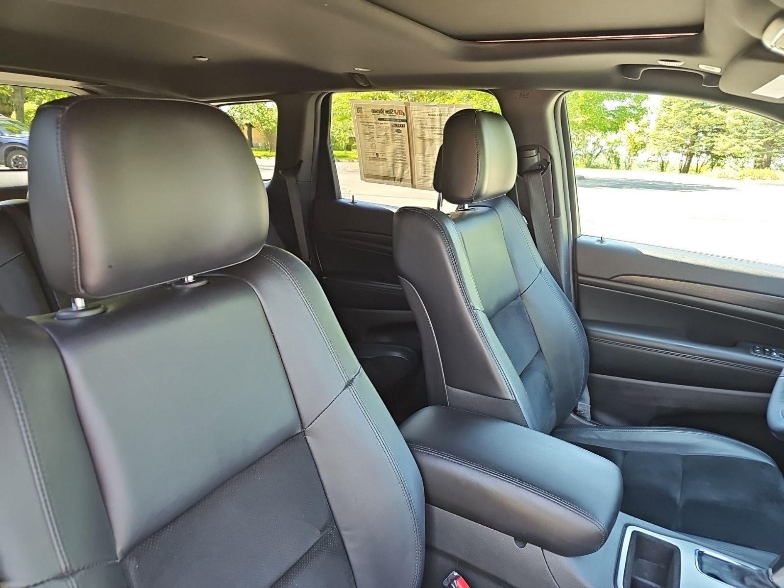 Used 2018 Jeep Grand Cherokee Altitude AWD/4WD image 12