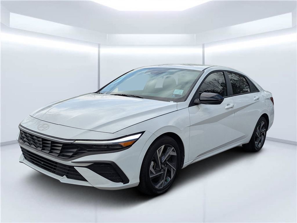 Certified 2025 Hyundai Elantra Sport image 7