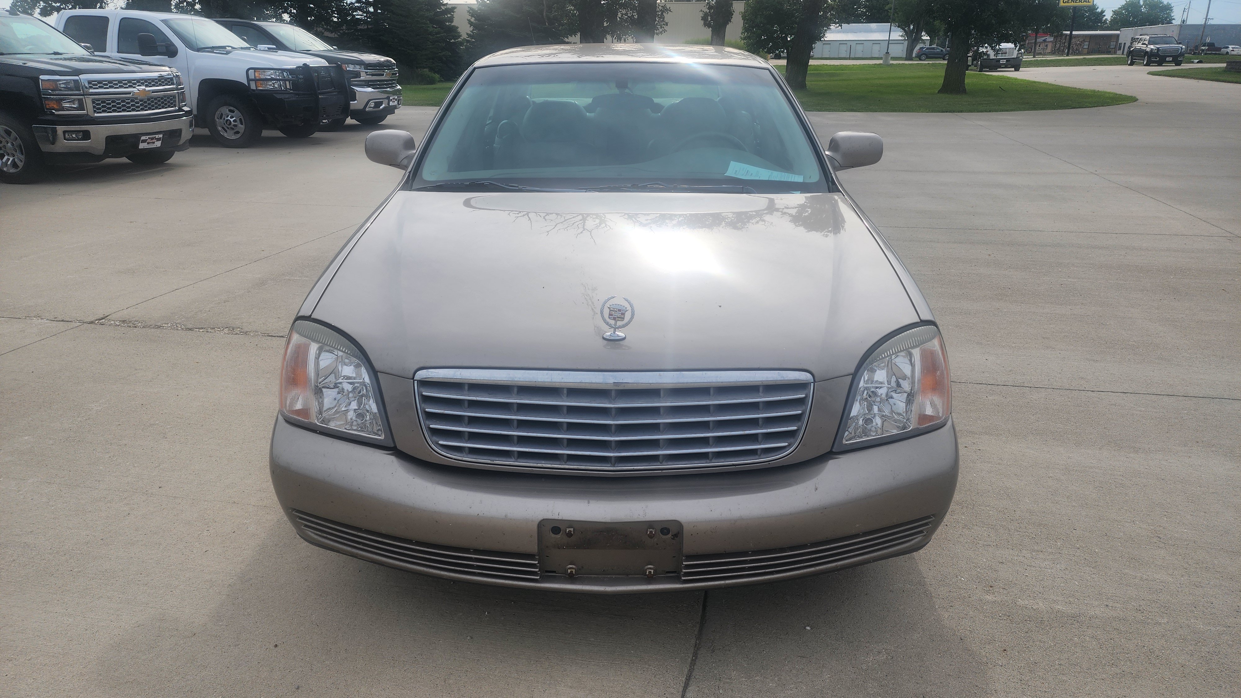 Used 2001 Cadillac De Ville w/ Comfort/Convenience Pkg FWD image 2
