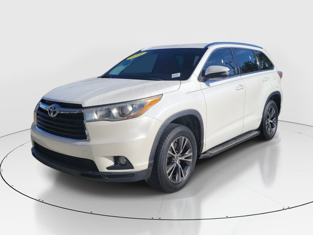 Used 2016 Toyota Highlander XLE FWD image 3