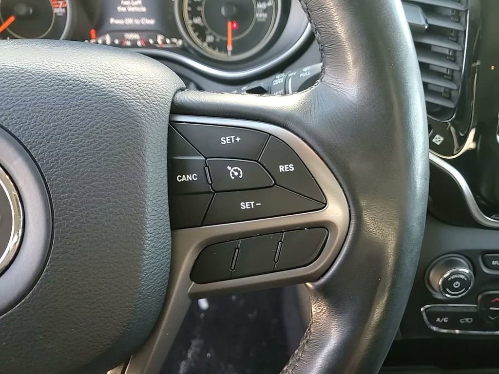 Used 2019 Jeep Cherokee Limited image 28