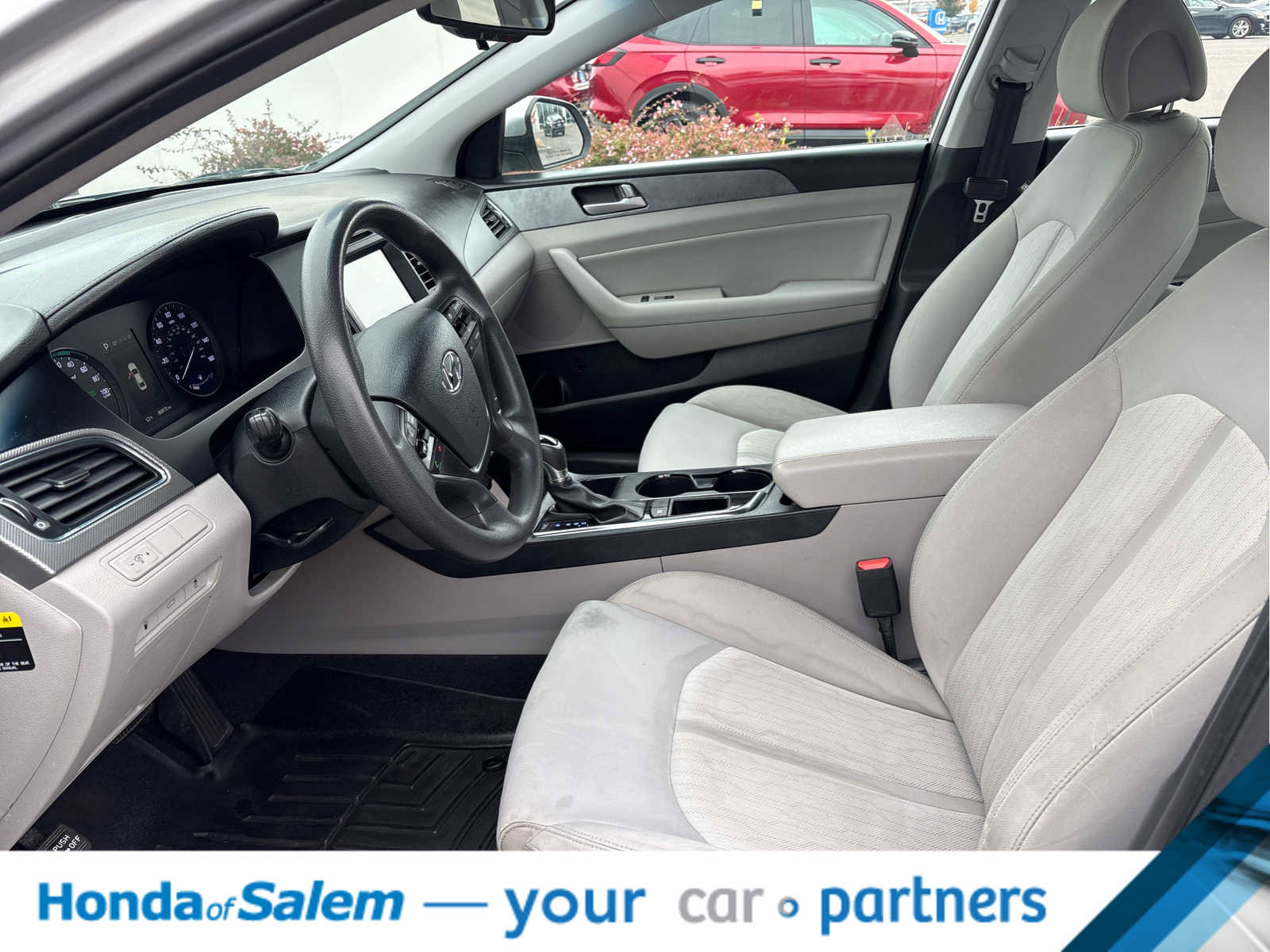 Used 2017 Hyundai Sonata SE image 2