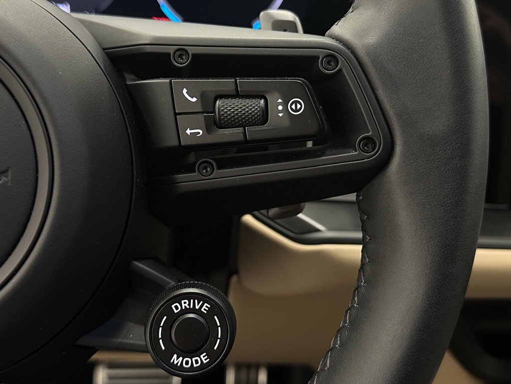 Used 2025 Porsche Cayenne GTS image 26