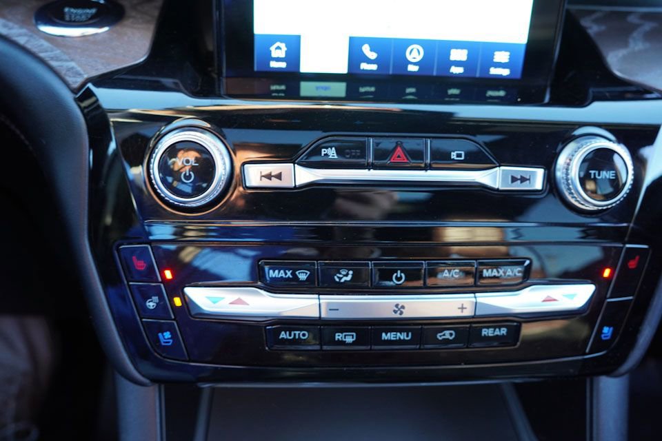 Certified 2022 Ford Explorer Platinum w/ Equipment Group 601A image 31