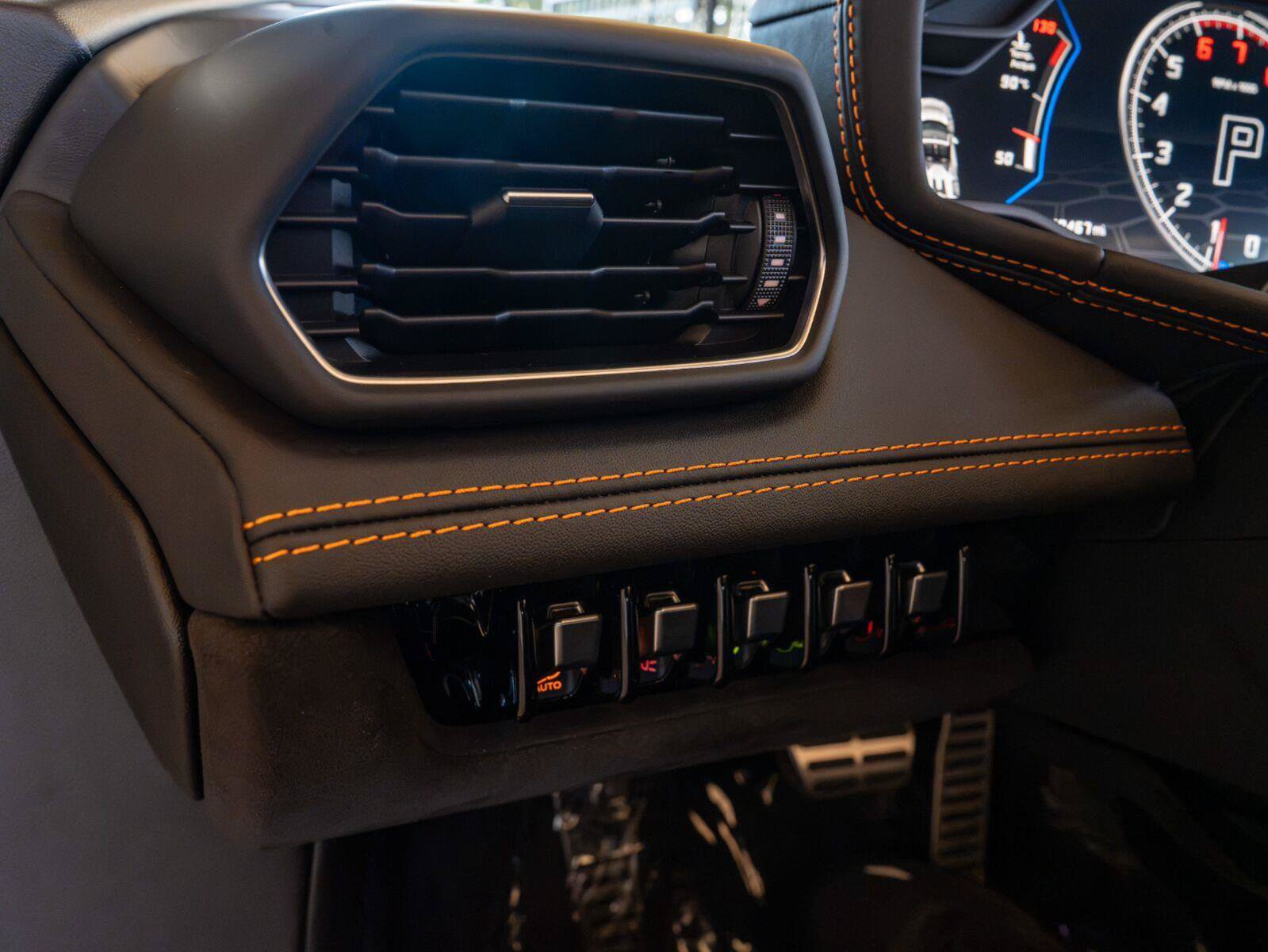 Used 2023 Lamborghini Huracan EVO RWD image 49