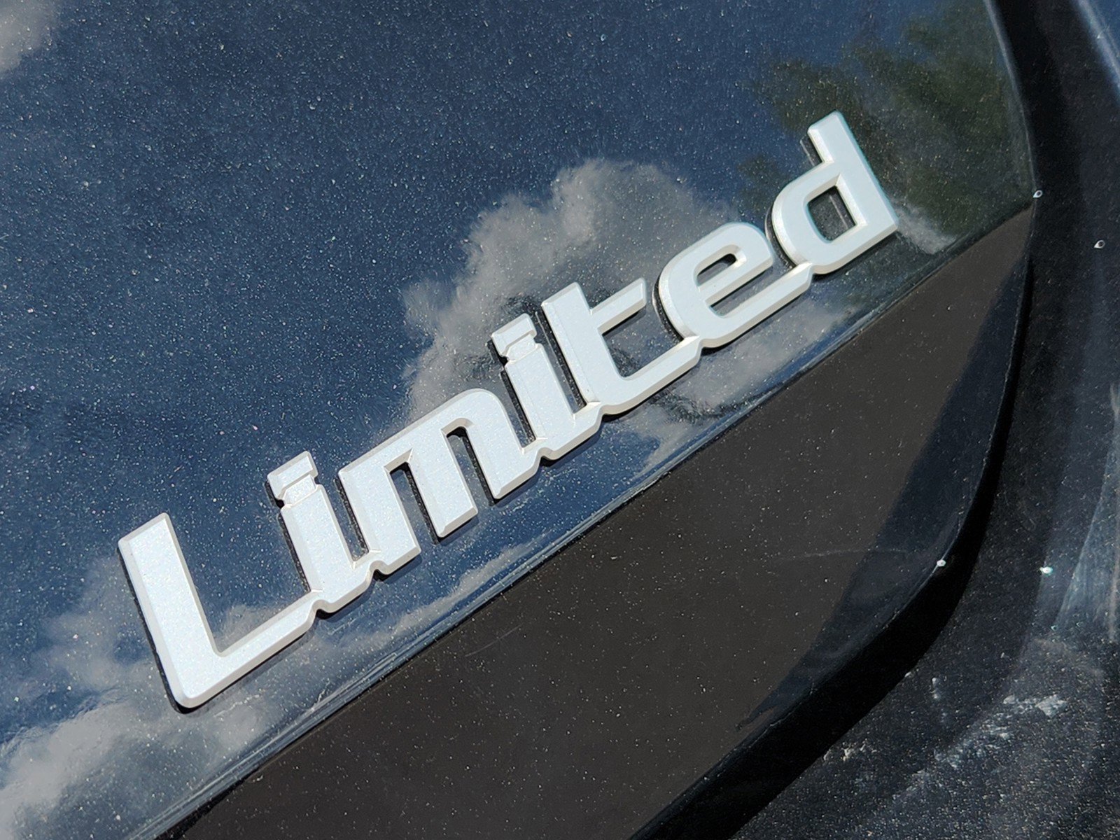 Certified 2025 Hyundai Elantra Limited FWD image 8