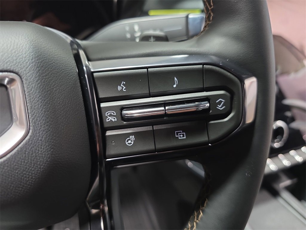 New 2026 GMC Acadia AT4 w/ Luxury Package image 19