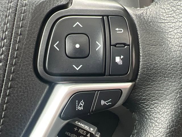 Used 2020 Toyota Sienna XLE w/ XLE Navigation Package image 16