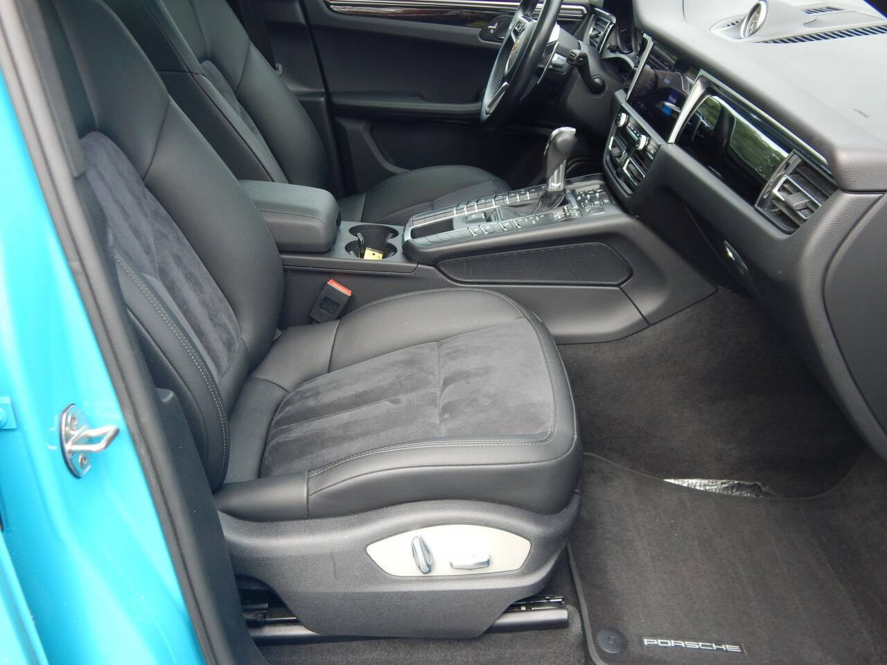Used 2021 Porsche Macan AWD/4WD image 19