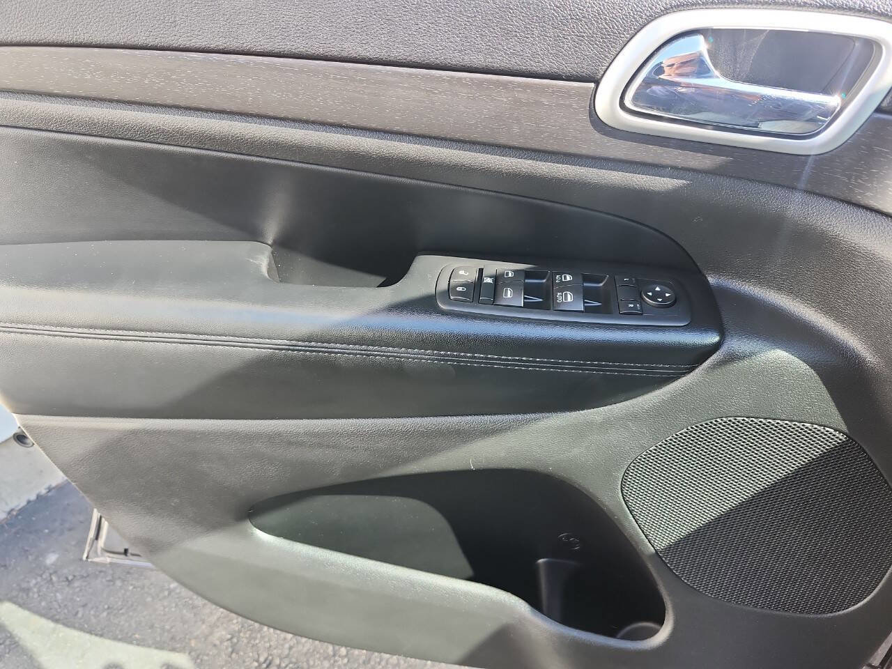 Used 2015 Jeep Grand Cherokee Altitude image 29