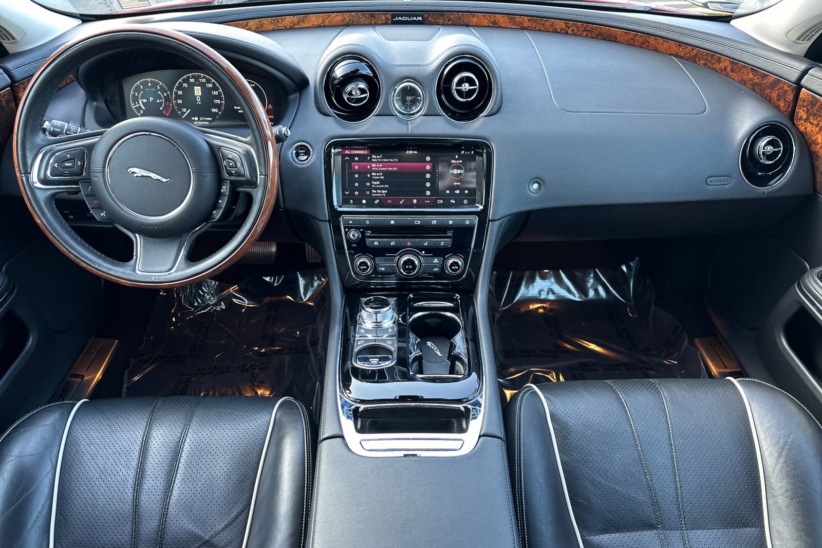Used 2019 Jaguar XJ R-Sport image 16