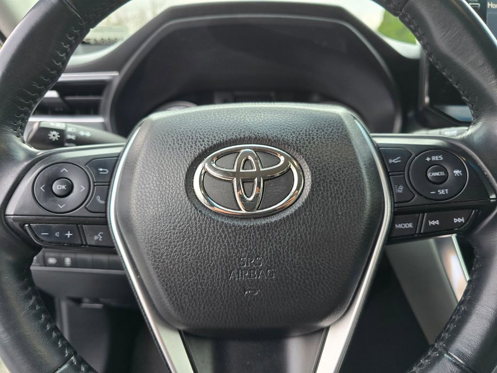 Used 2022 Toyota Venza LE image 25