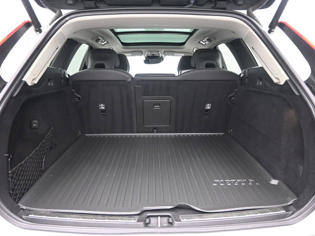 Used 2020 Volvo XC60 T6 Inscription w/ Protection Package Premier image 32