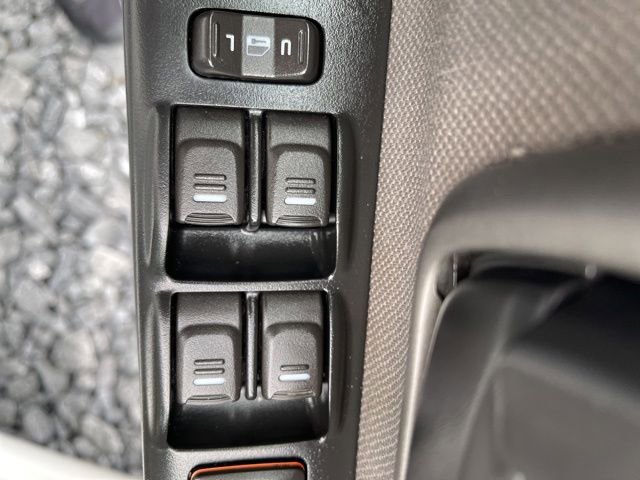 Used 2004 Chevrolet Colorado LS AWD/4WD image 17