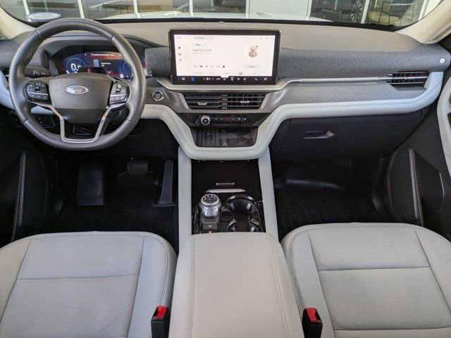 Certified 2025 Ford Explorer Platinum w/ LUX Leather Package image 4