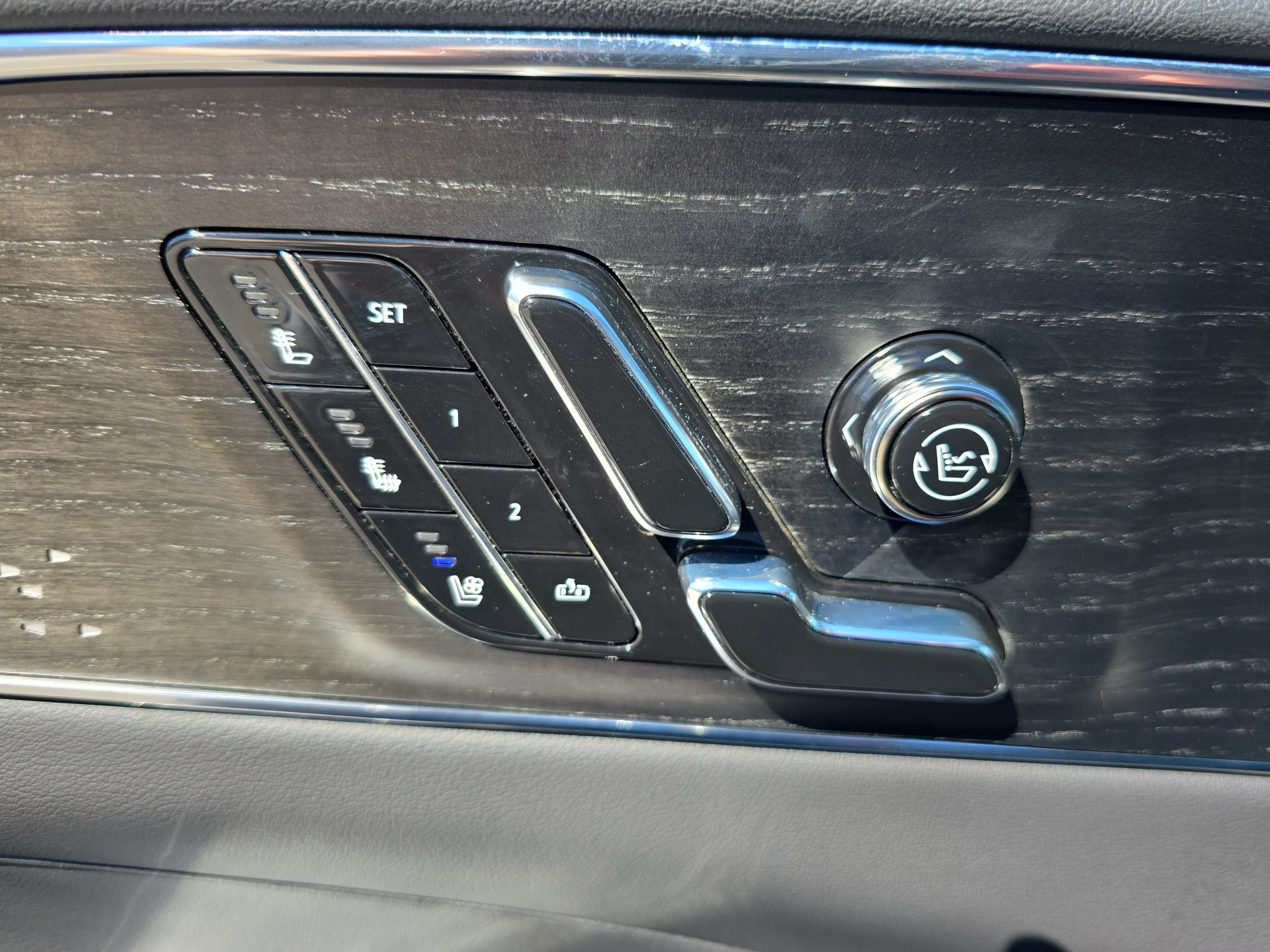 Used 2023 Cadillac Lyriq 2WD image 29