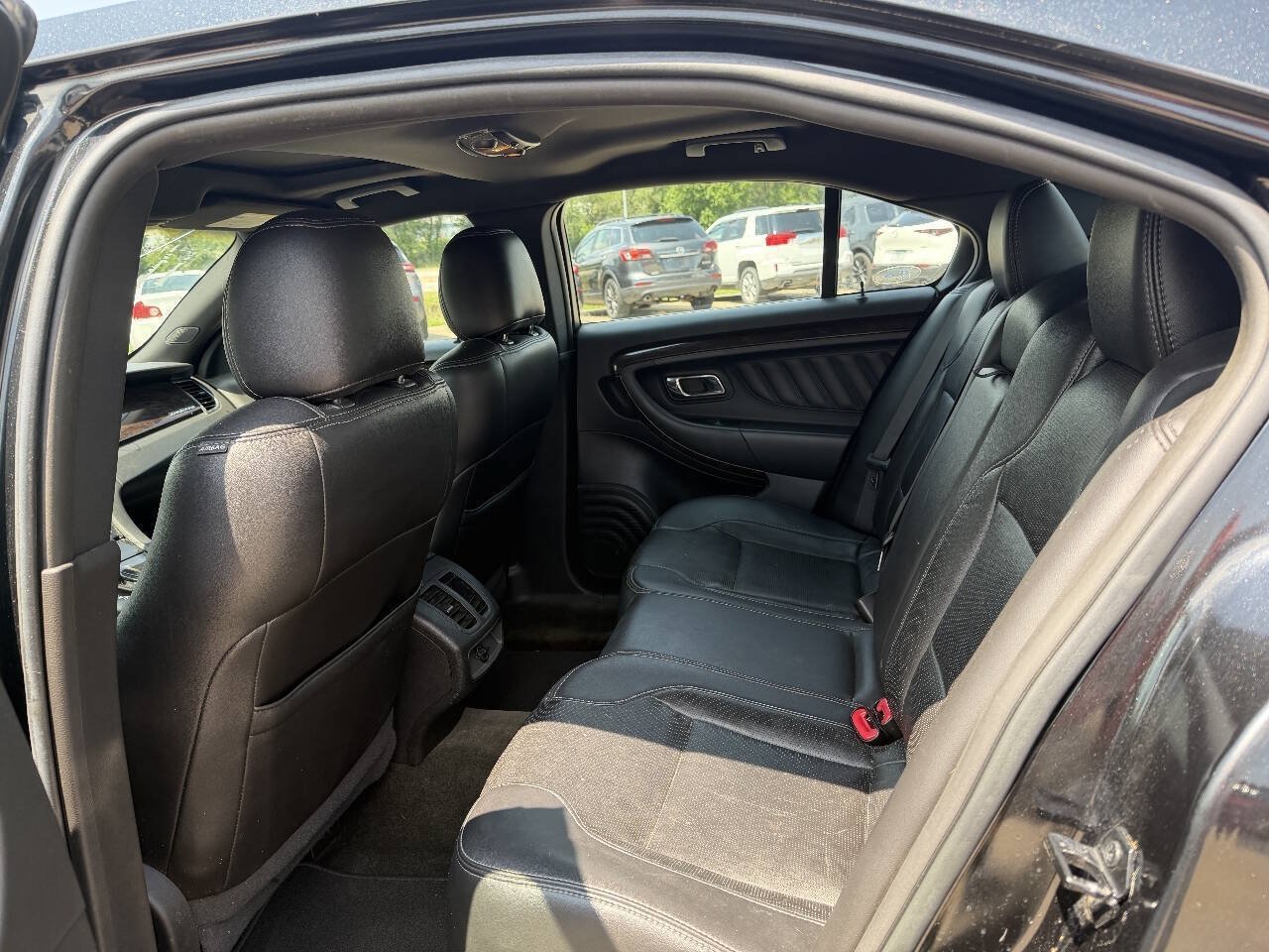 Used 2013 Ford Taurus Limited FWD image 11