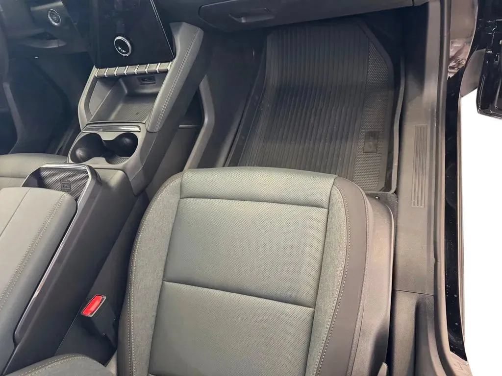 New 2027 GMC Terrain AT4 w/ Technology Package II AWD/4WD image 14