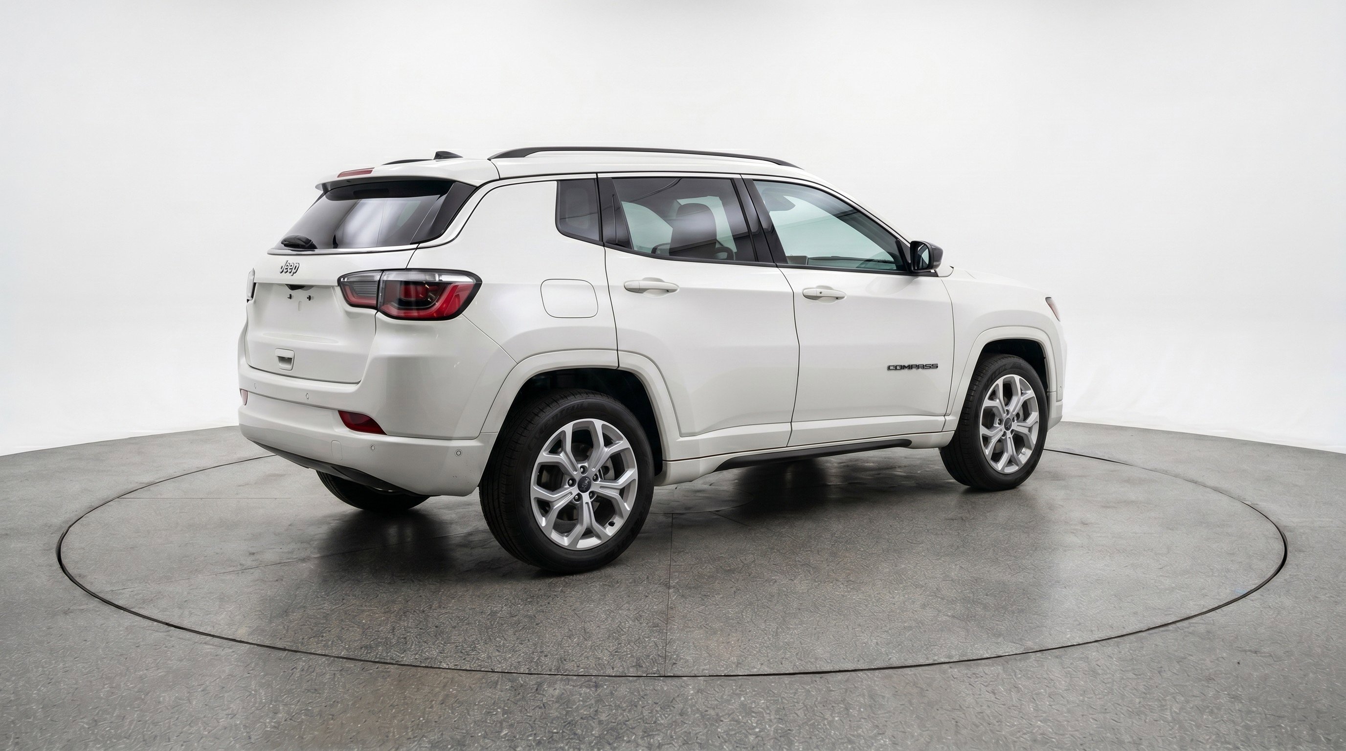 Used 2025 Jeep Compass Latitude AWD/4WD image 9