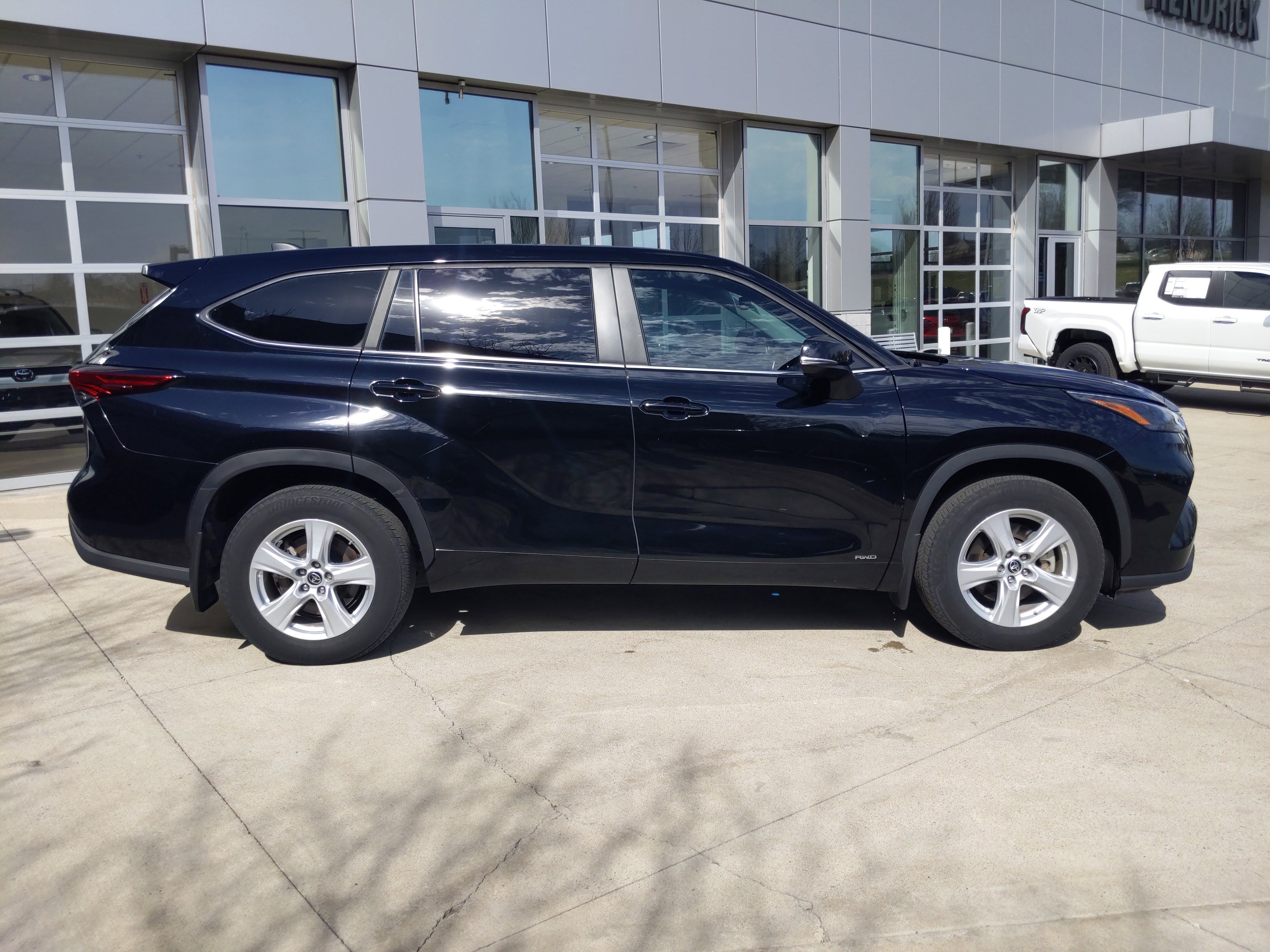 Used 2023 Toyota Highlander LE image 10