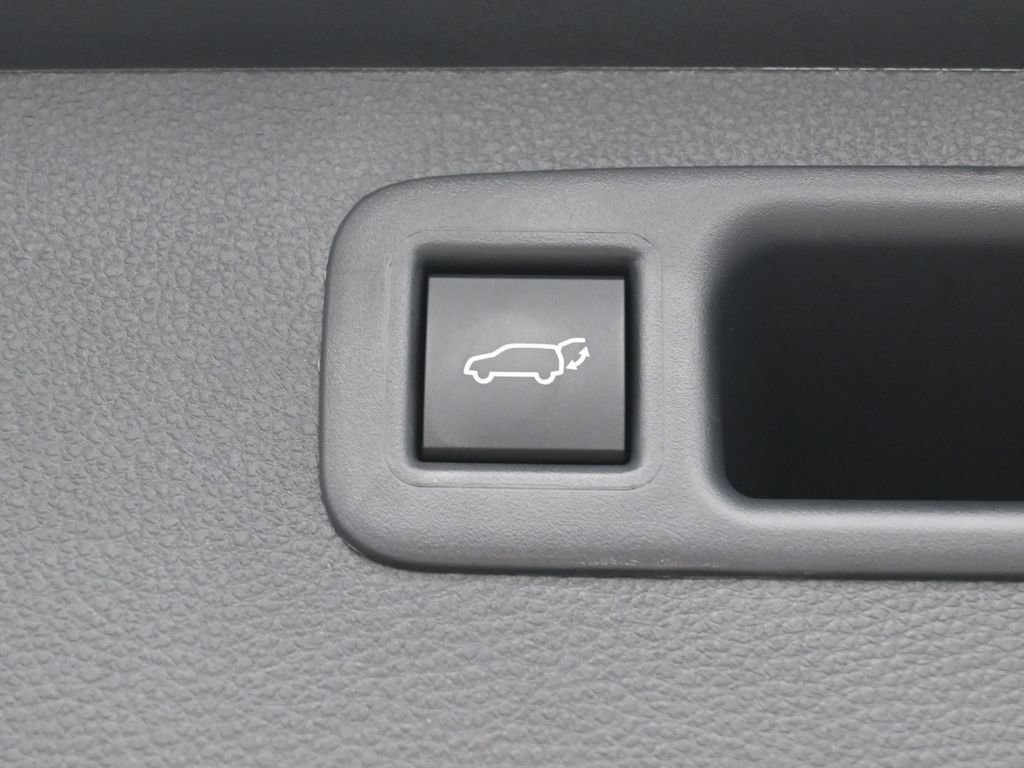 Certified 2025 Toyota Highlander Platinum image 37