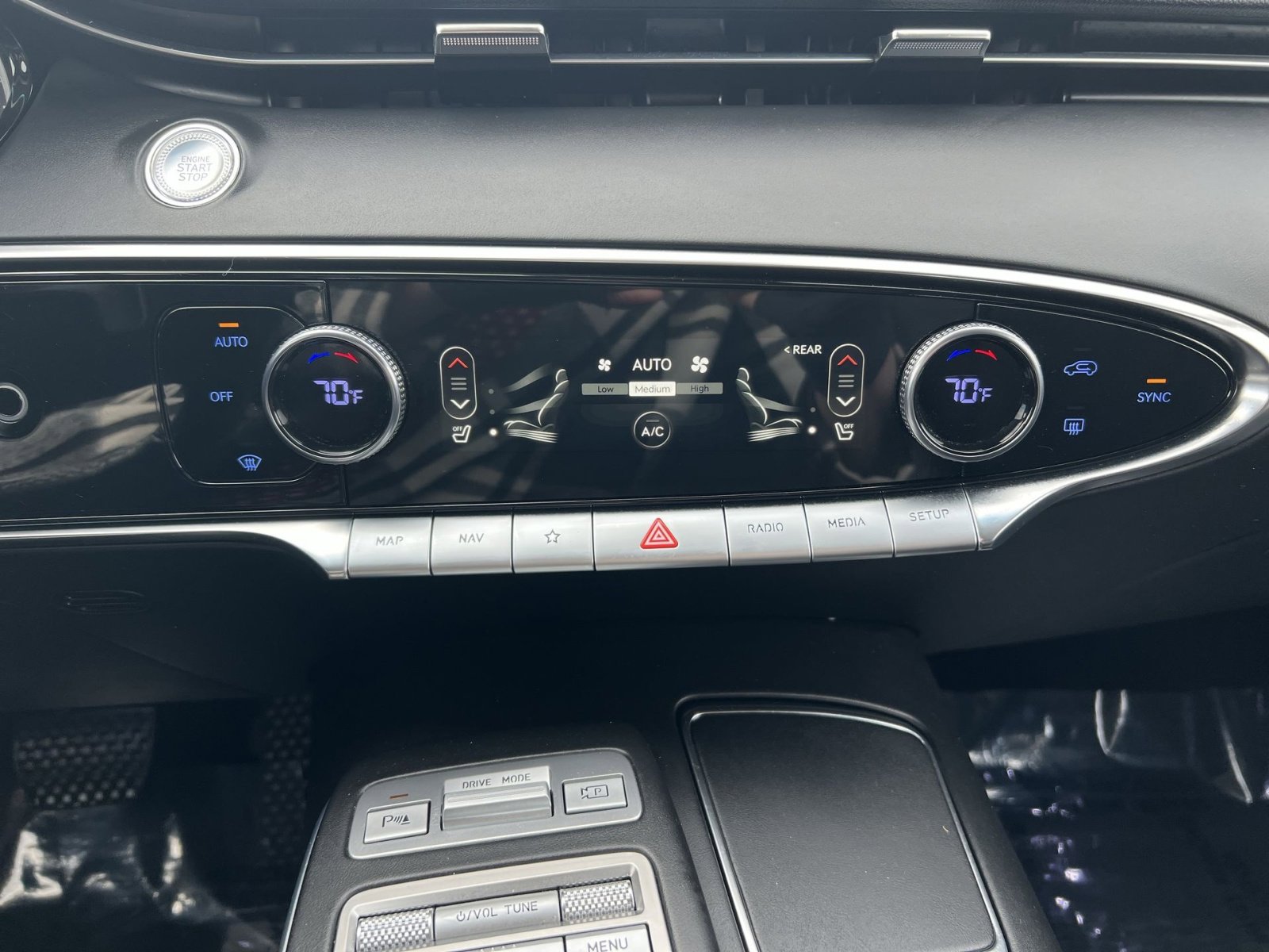 Used 2023 Genesis GV70 2.5T w/ Cargo Package image 21