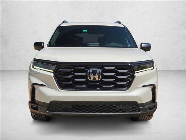 Used 2025 Honda Pilot Sport image 2