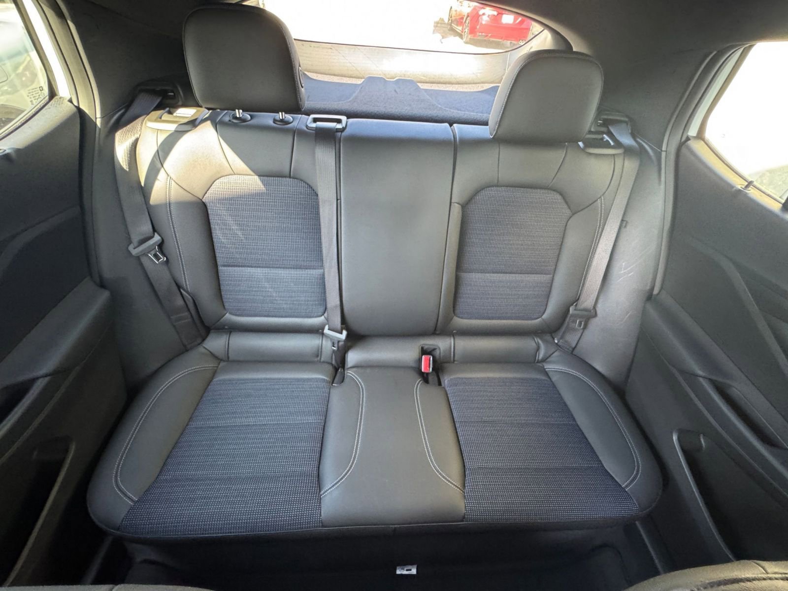 Used 2025 Buick Envista Preferred image 38