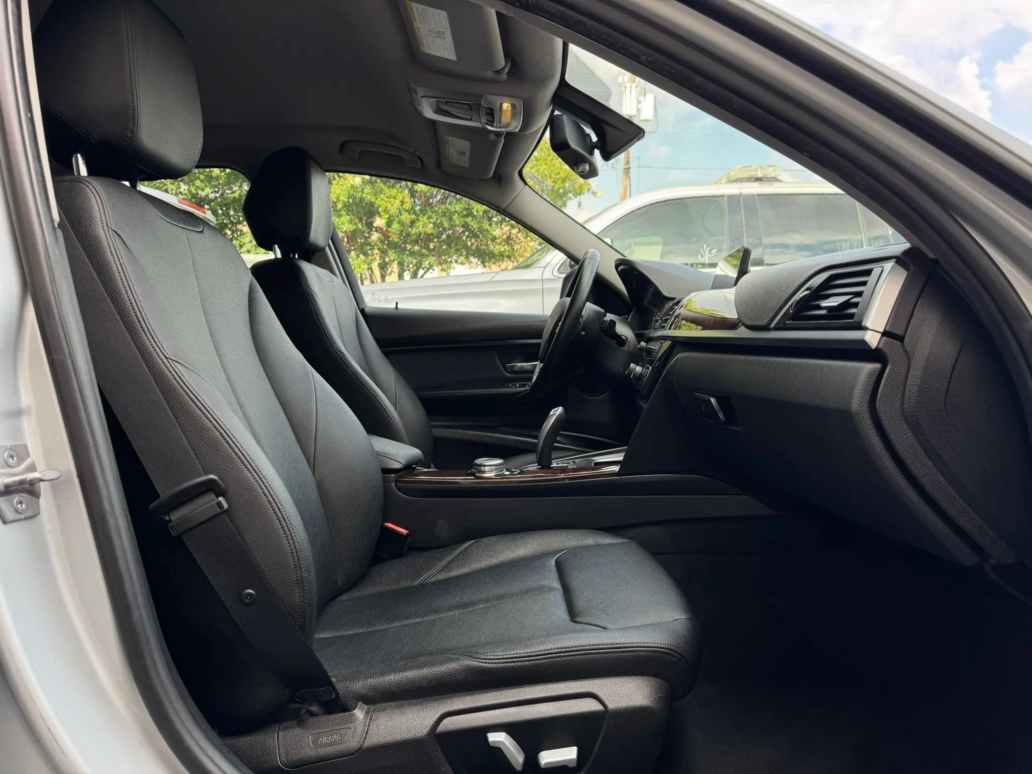 Used 2016 BMW 320i Sedan RWD image 20