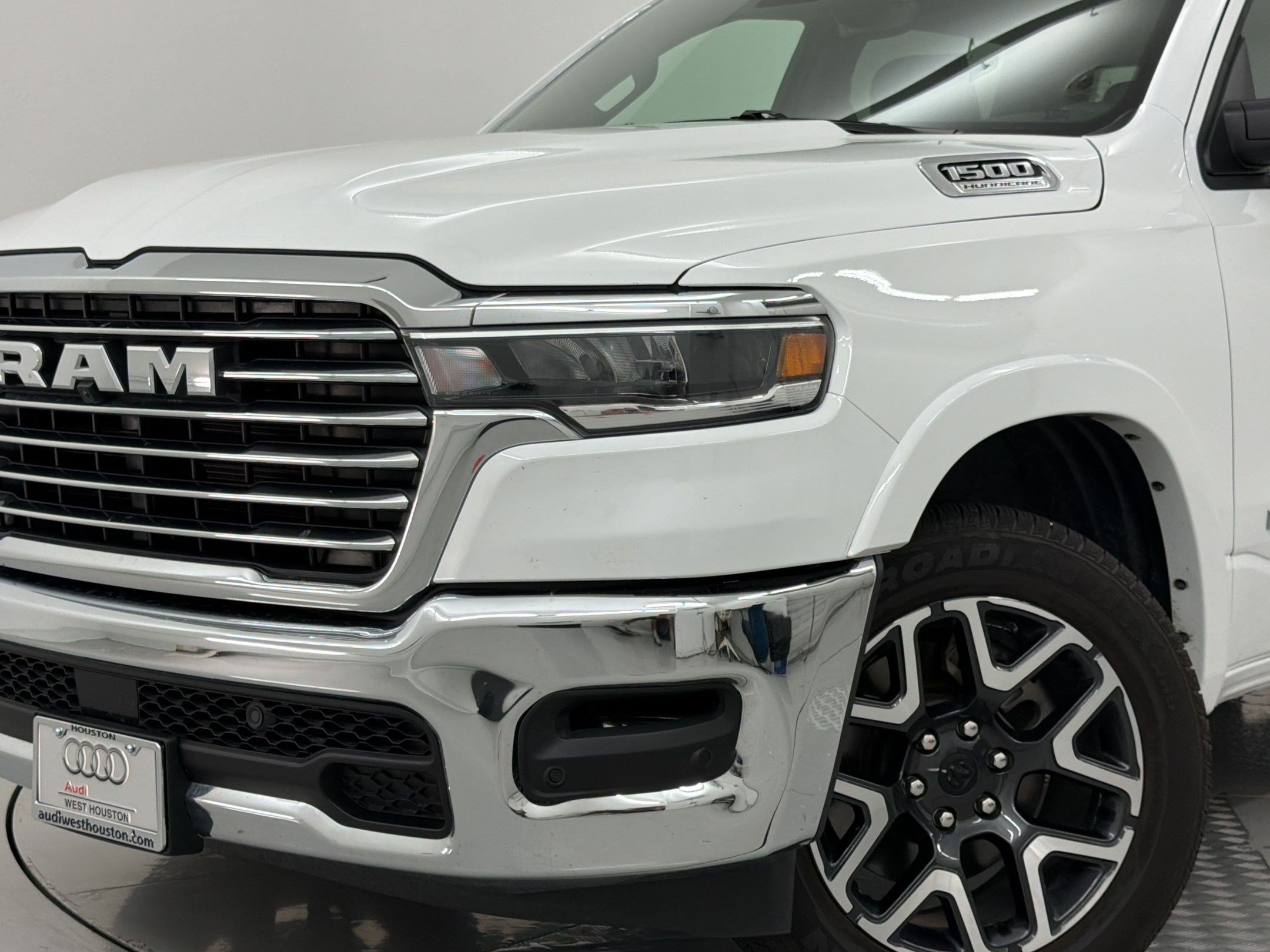 Used 2026 RAM 1500 Laramie AWD/4WD image 11