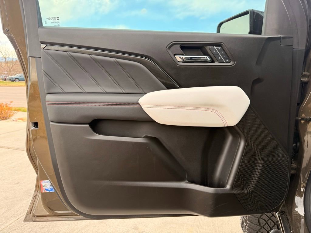 Used 2024 GMC Canyon AT4X AWD/4WD image 11