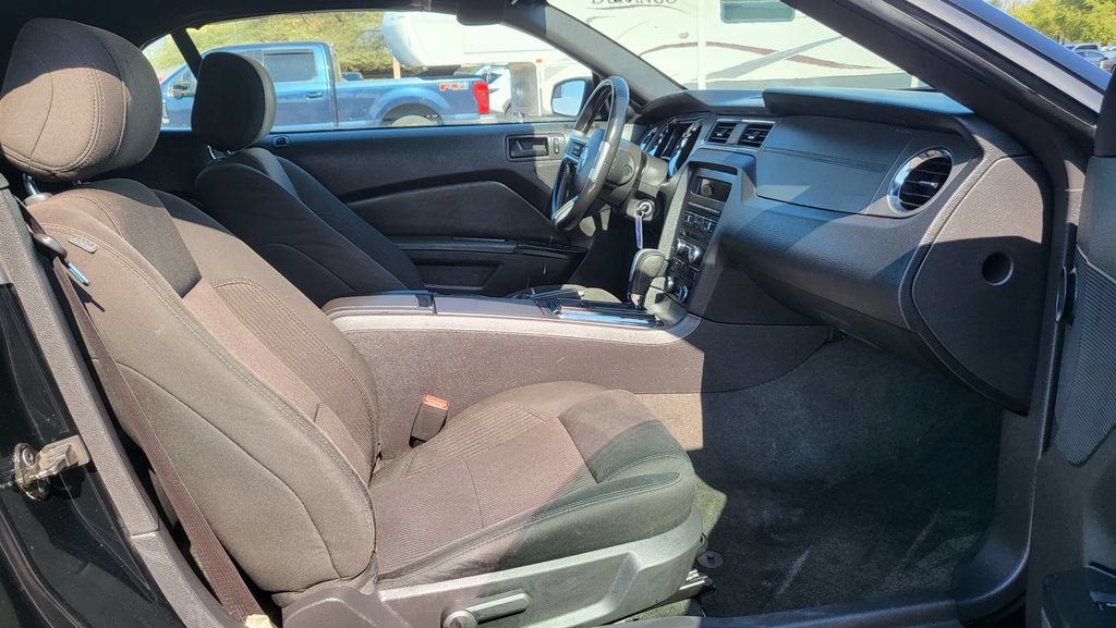 Used 2014 Ford Mustang Convertible RWD image 19