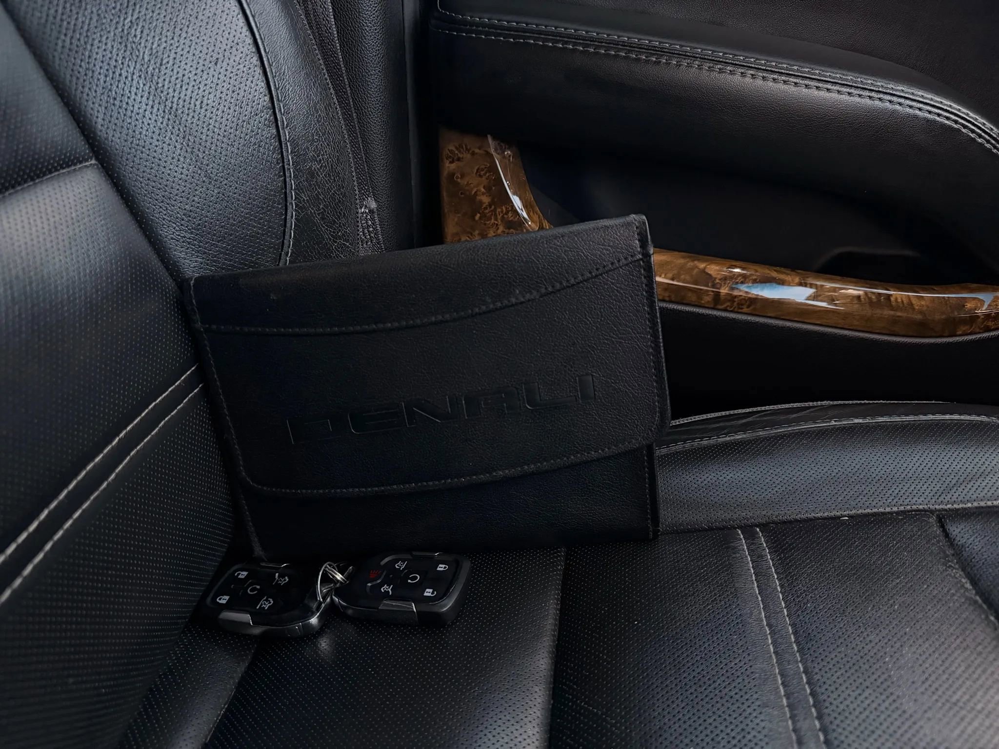 Used 2015 GMC Yukon Denali w/ Premium Package image 40