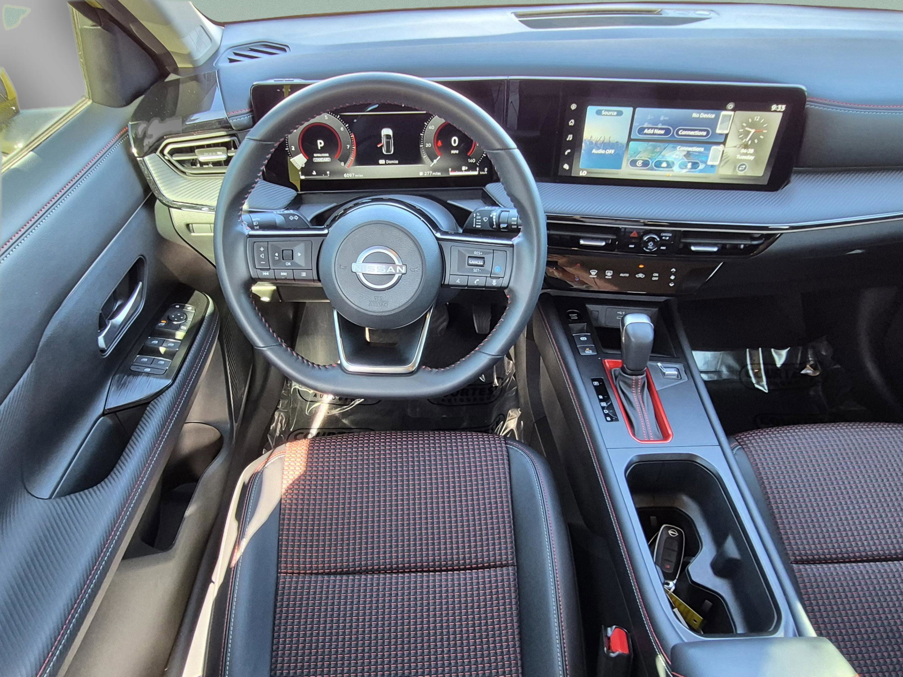 Certified 2025 Nissan Kicks SR FWD image 13