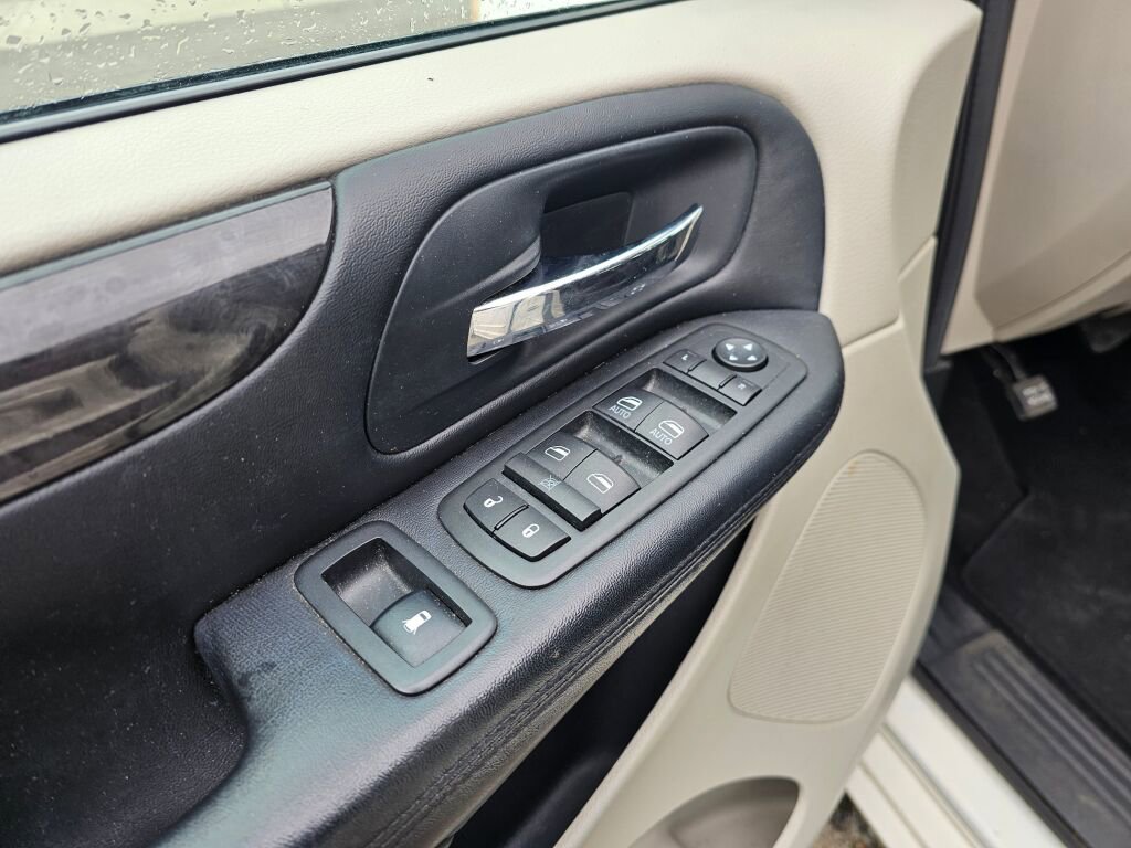 Used 2012 Dodge Grand Caravan SE FWD image 25