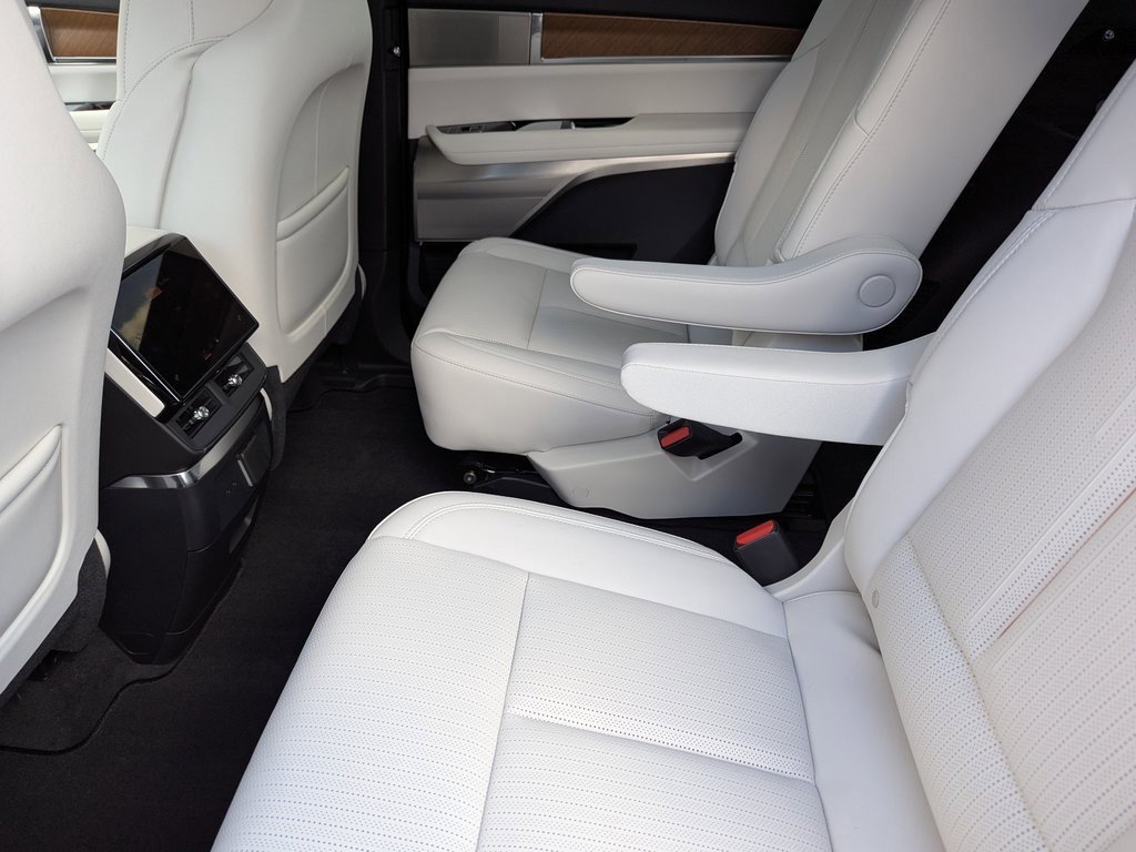 New 2026 Cadillac Vistiq Luxury image 14