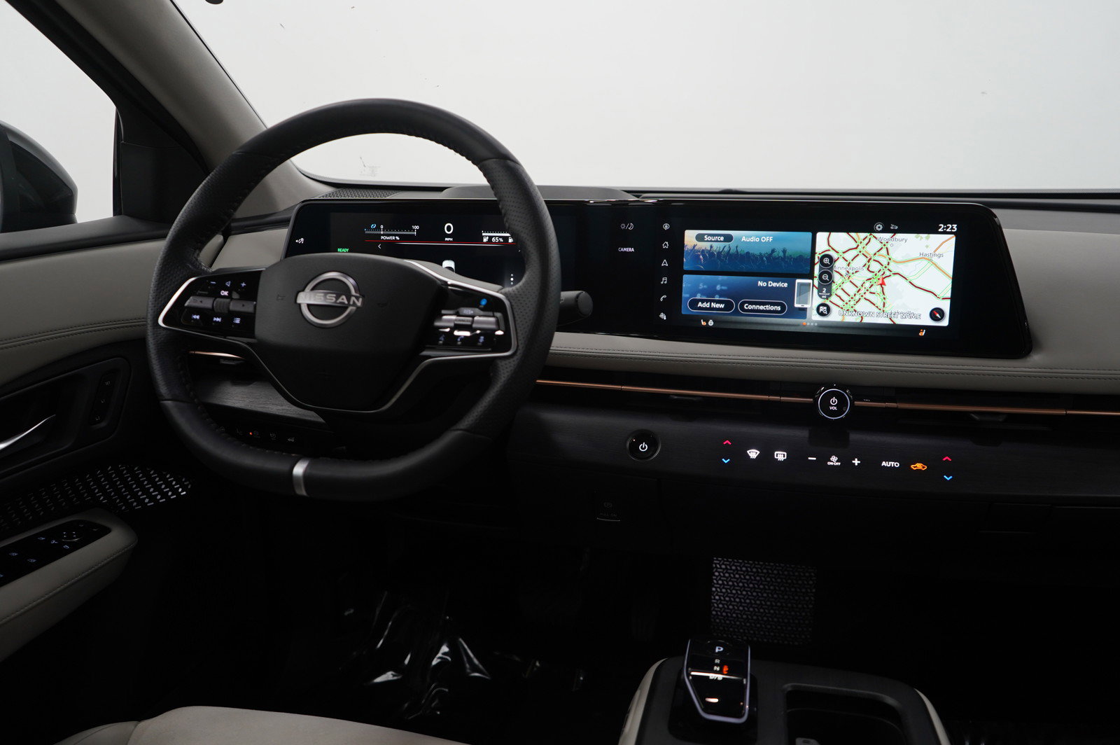 Used 2023 Nissan Ariya AWD image 13