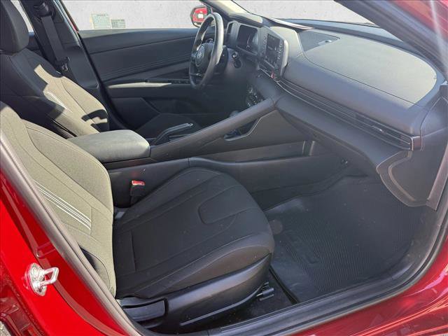Certified 2025 Hyundai Elantra Sport w/ Cargo Package image 18
