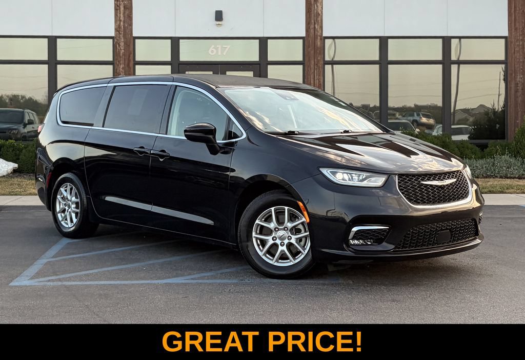 Used 2023 Chrysler Pacifica Touring-L