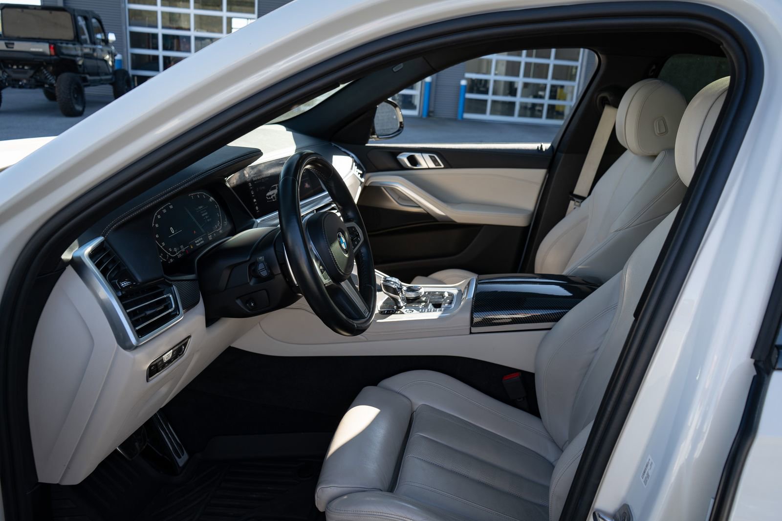 Used 2020 BMW X6 xDrive40i w/ M Sport Package AWD/4WD image 21