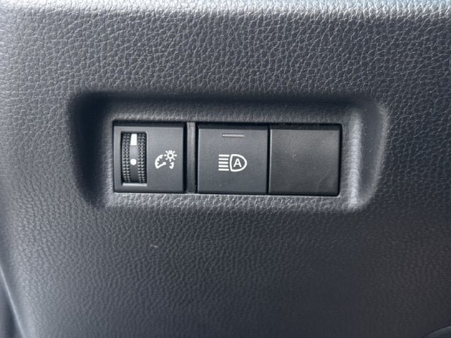 Used 2025 Toyota RAV4 XLE FWD image 24