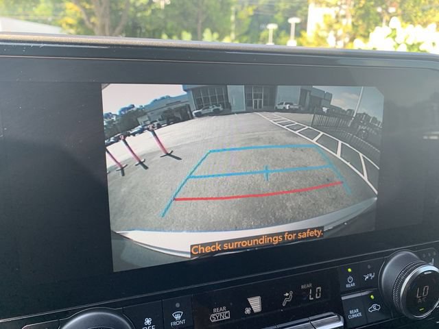 Used 2023 Toyota Highlander XLE FWD image 22