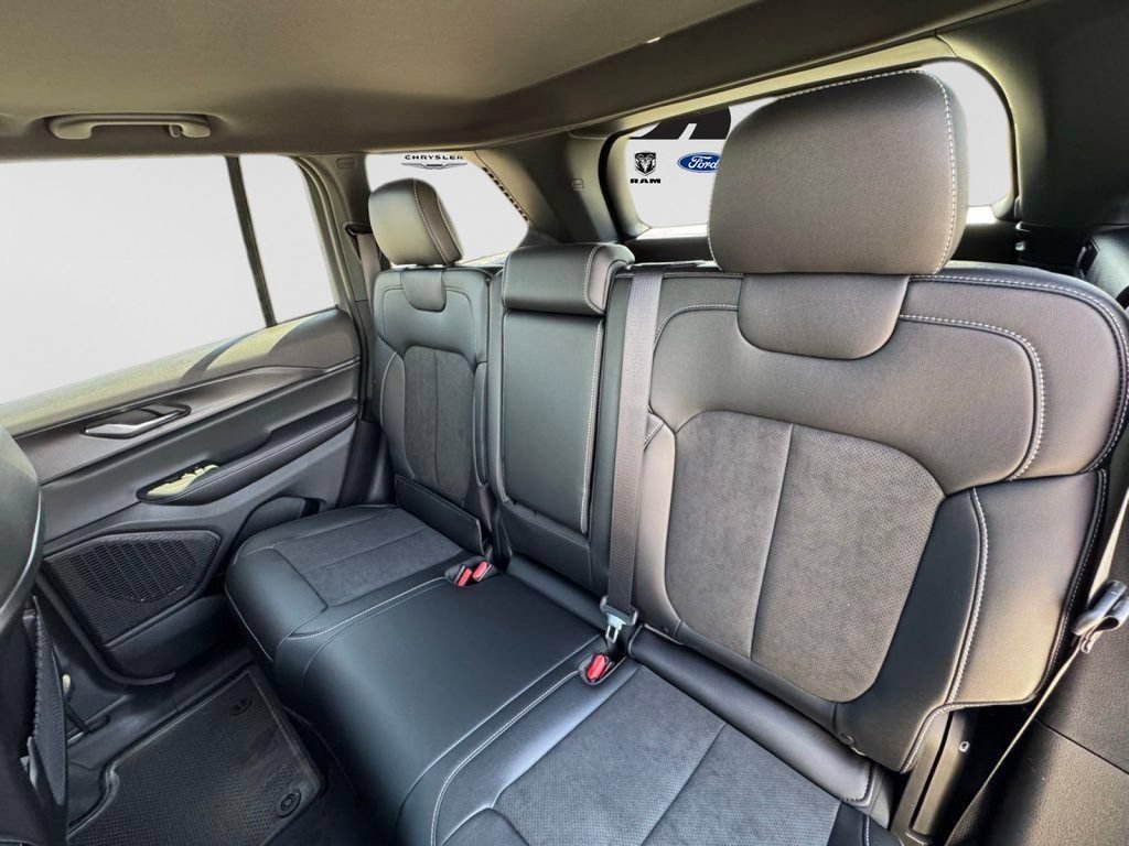 New 2025 Jeep Grand Cherokee Altitude AWD/4WD image 13