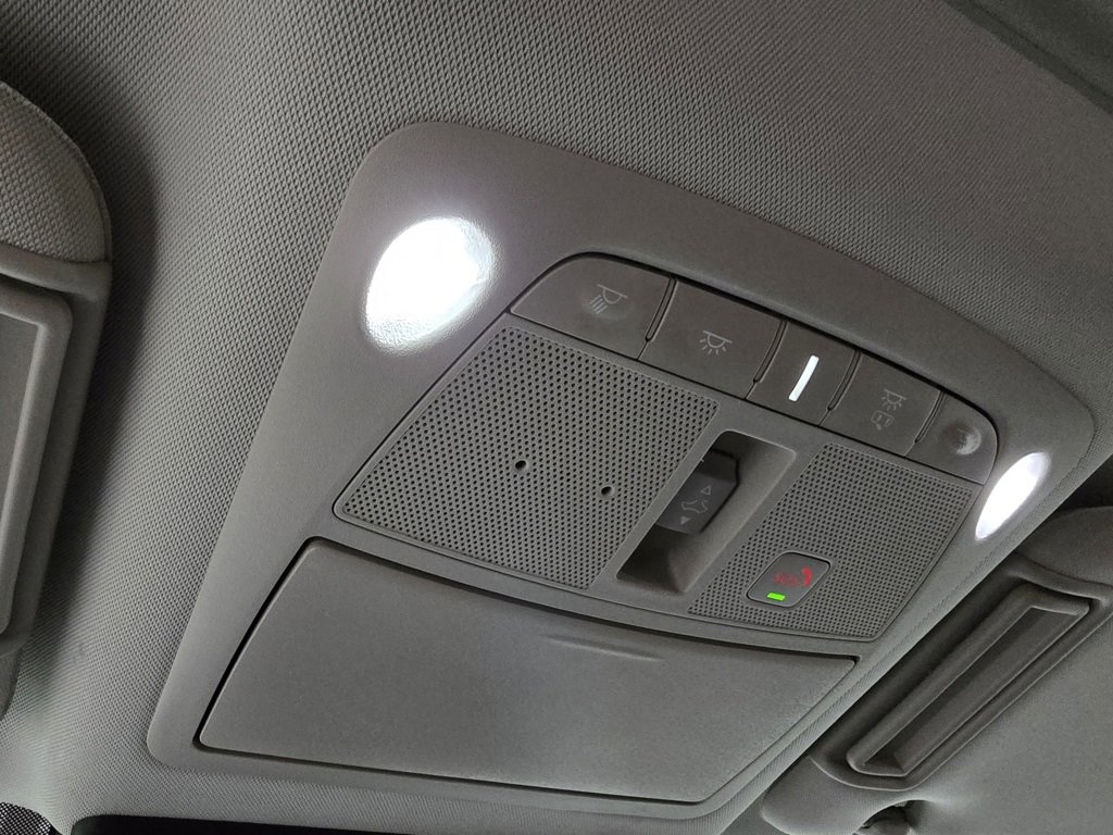 Used 2023 Nissan Armada SL w/ Captain's Chairs Package image 30