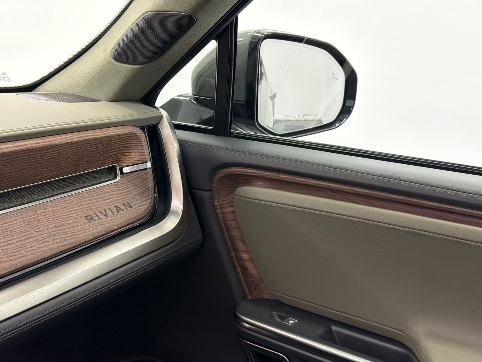 Used 2023 Rivian R1T Launch Edition AWD/4WD image 31