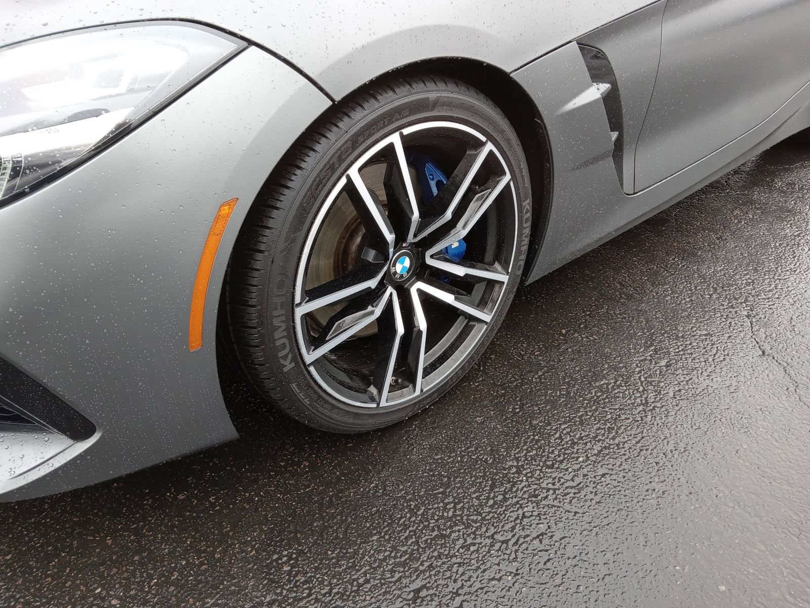 Used 2022 BMW Z4 M40i w/ Driving Assistance Package image 9