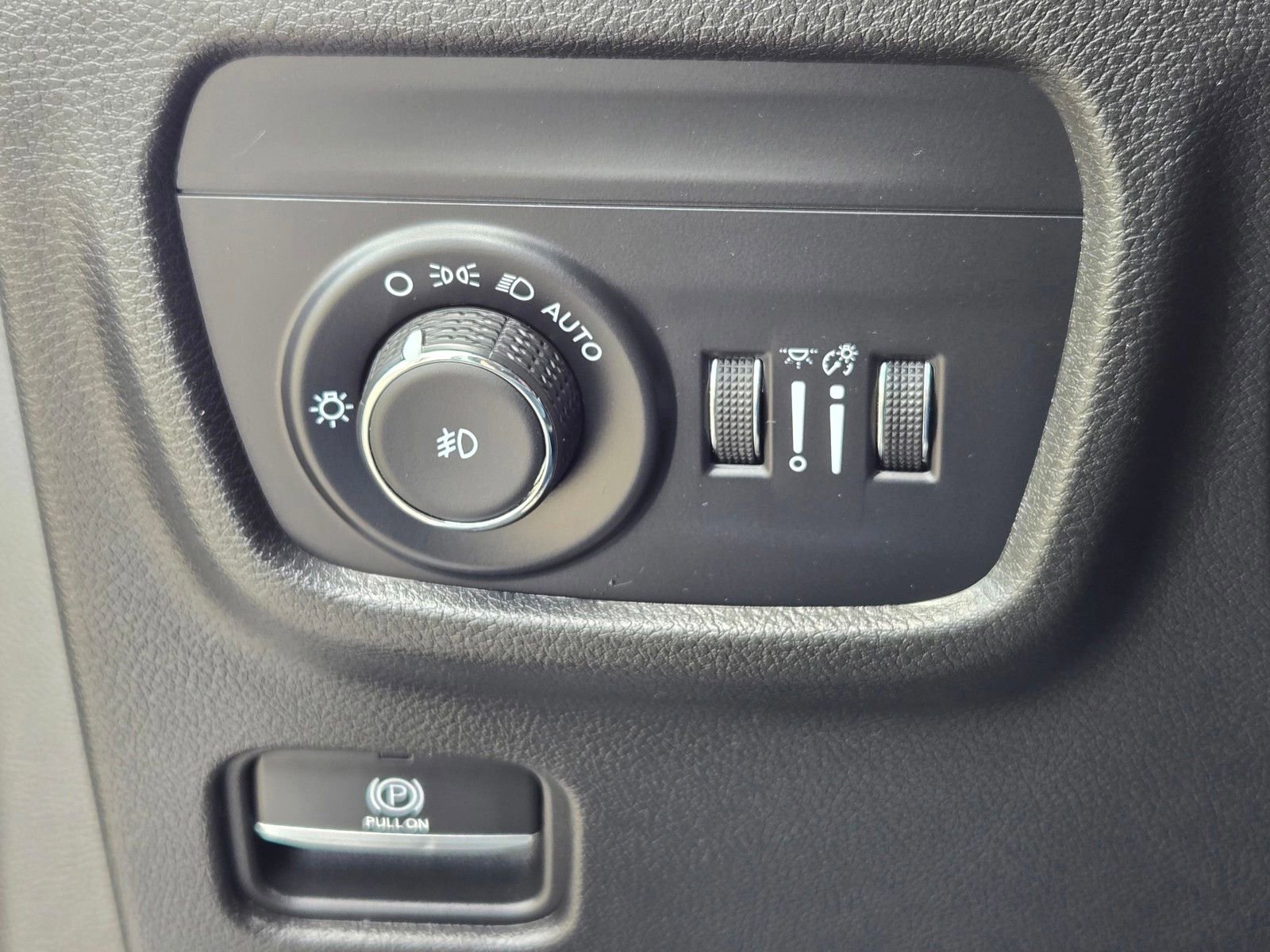 Used 2024 Jeep Grand Cherokee Limited AWD/4WD image 17