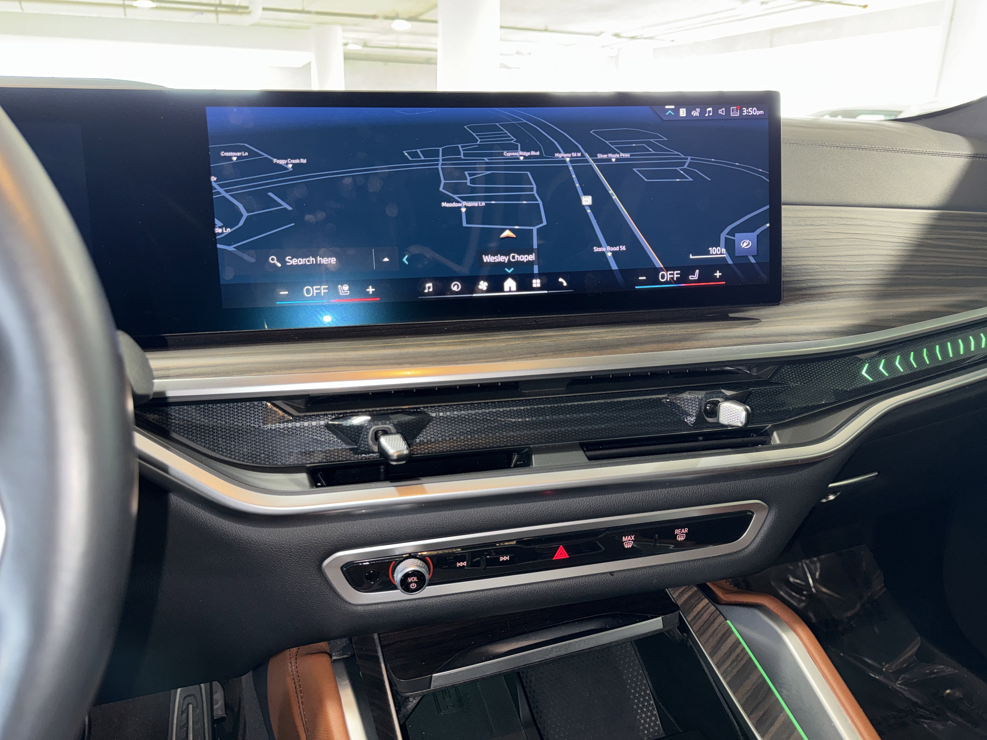 Used 2025 BMW X6 xDrive40i w/ Climate Comfort Package image 26